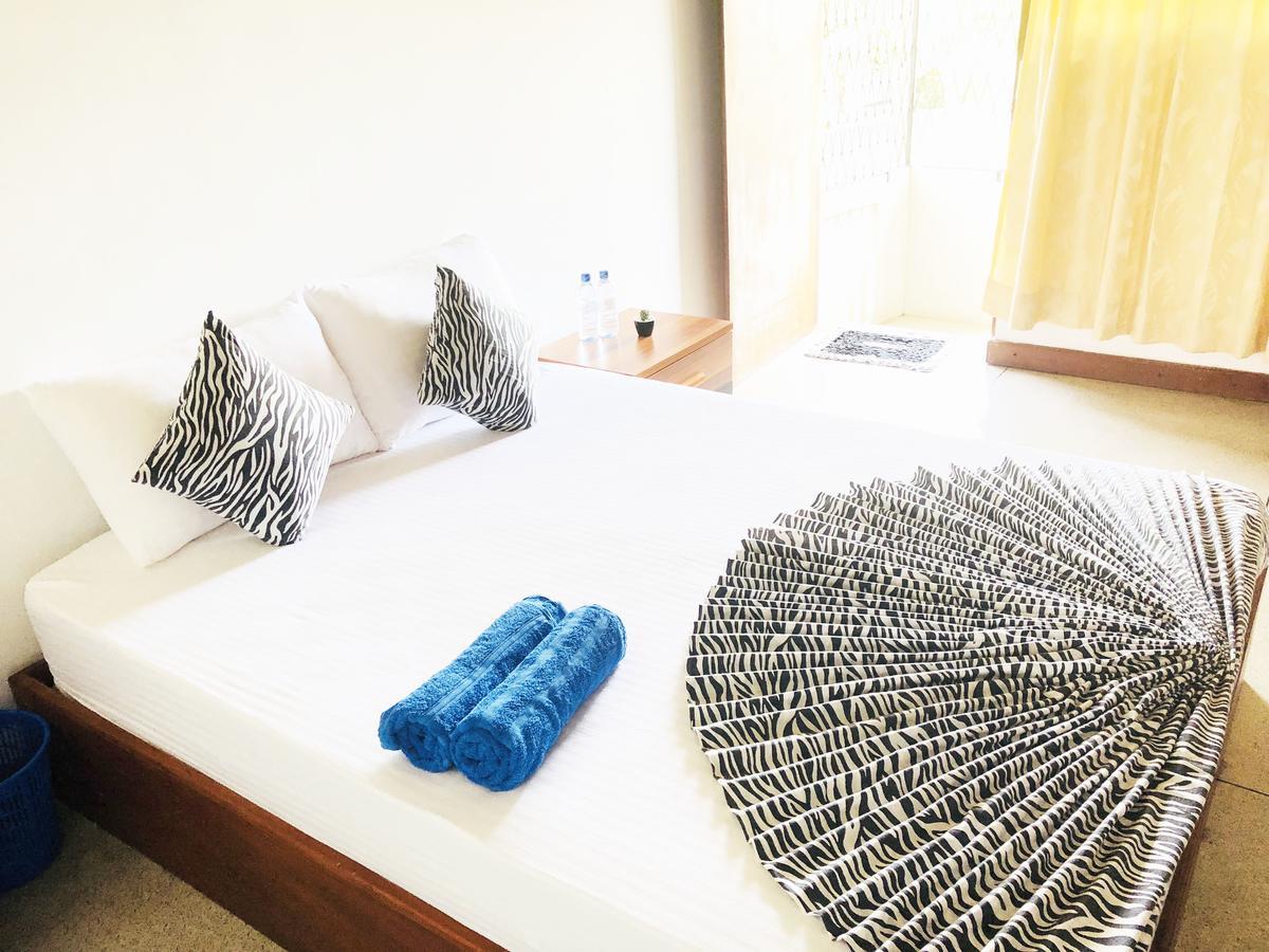 Trip "N" Chill Hostels Colombo Airport Katunayake Exterior photo