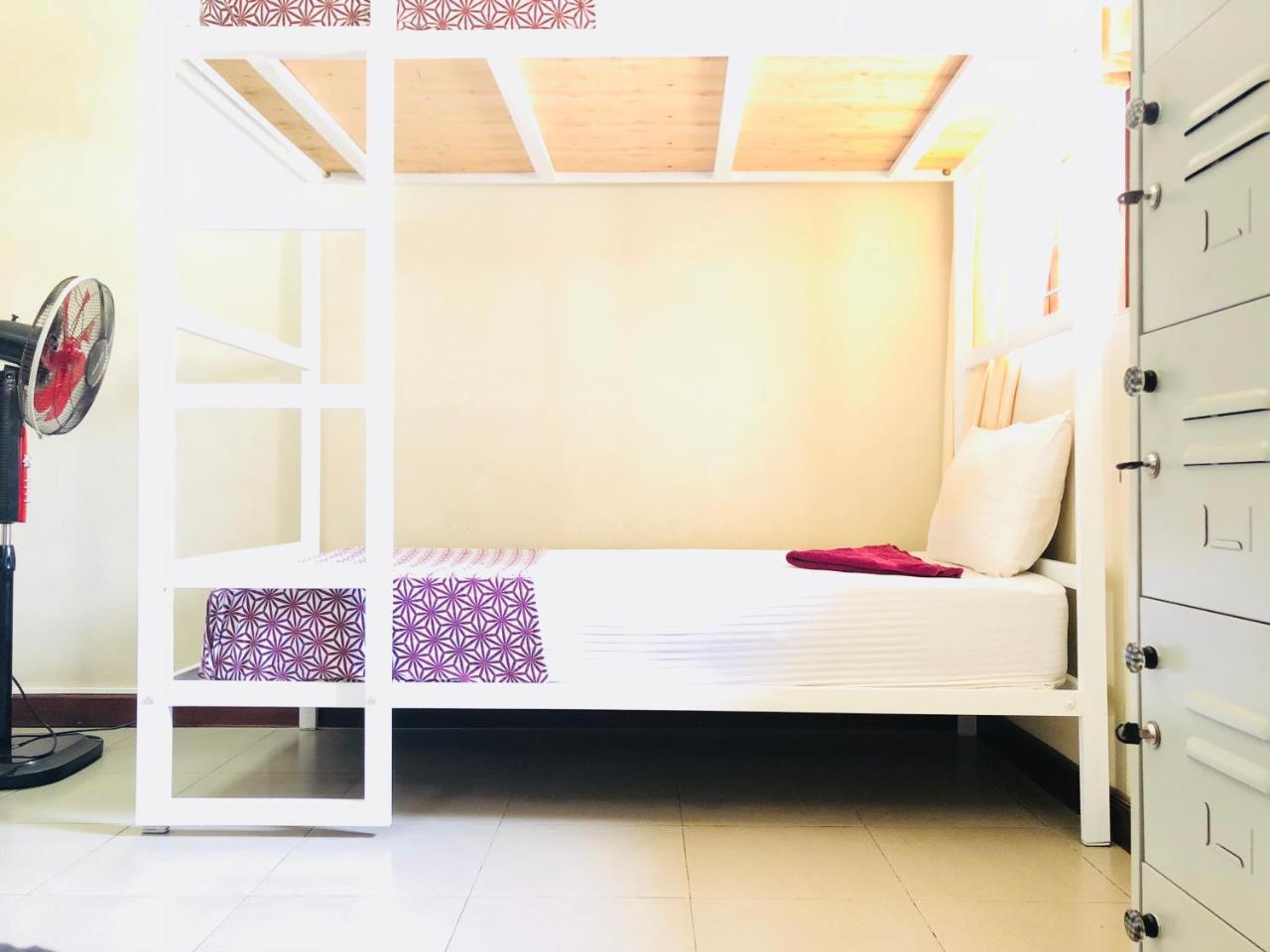 Trip "N" Chill Hostels Colombo Airport Katunayake Exterior photo